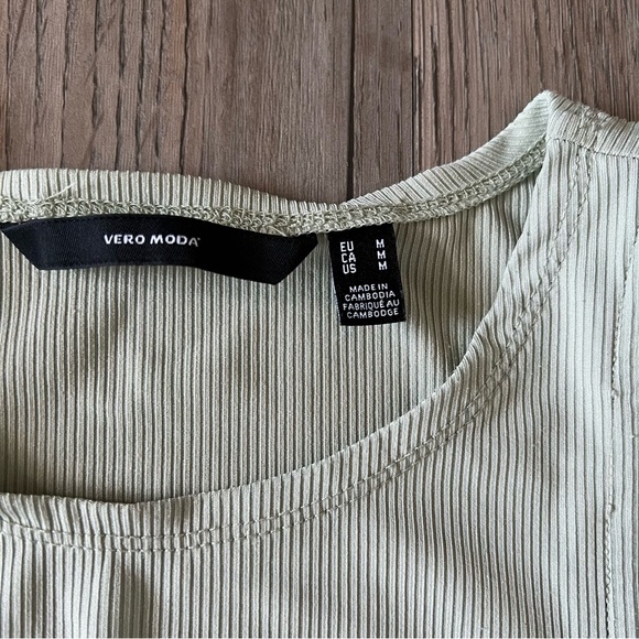 Vero Moda Green Casual Tank Top - Picture 2 of 2
